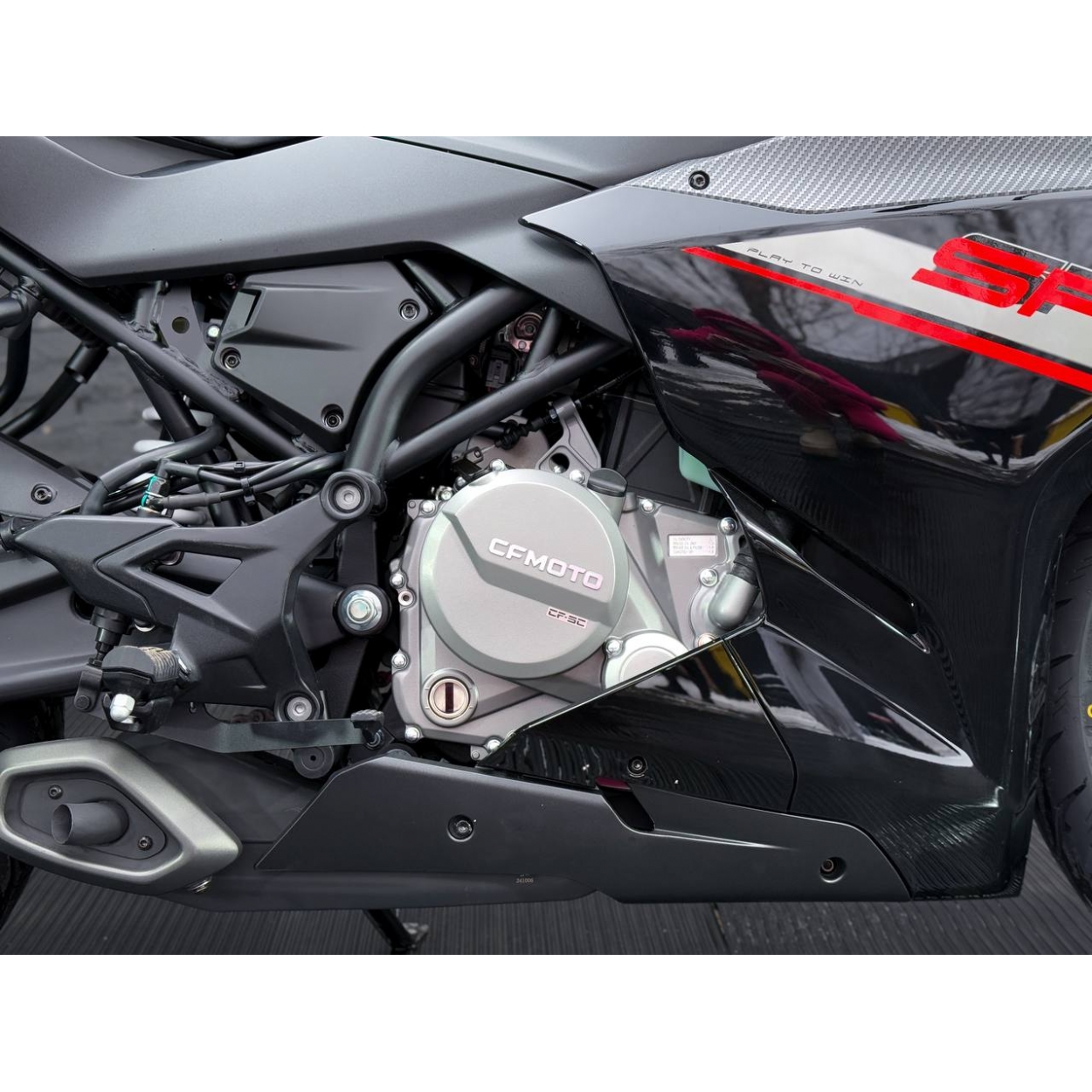 13-1250x1250 Мотоцикл CFMOTO 250SR
